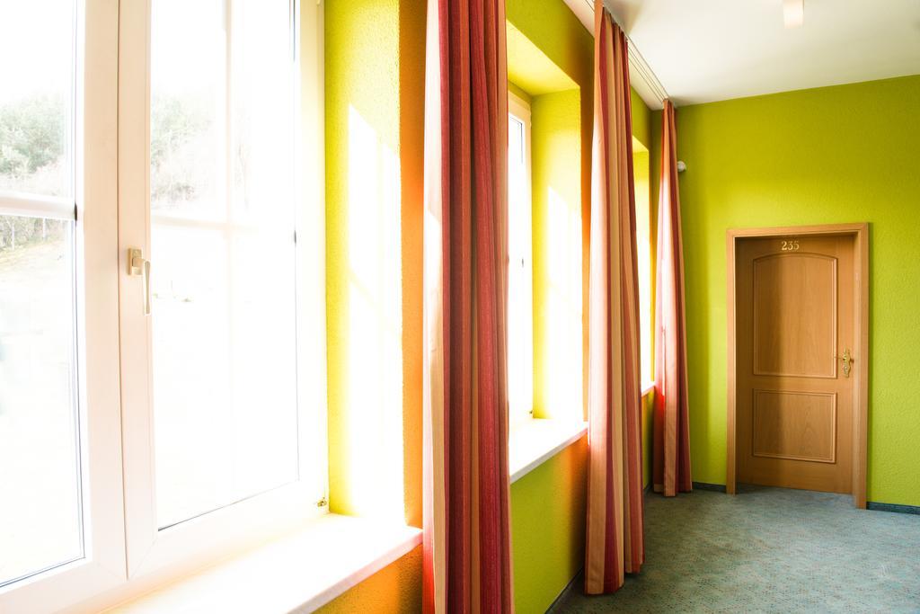 Отель Land- Und Golfhotel Alte Fliegerschule 4*
