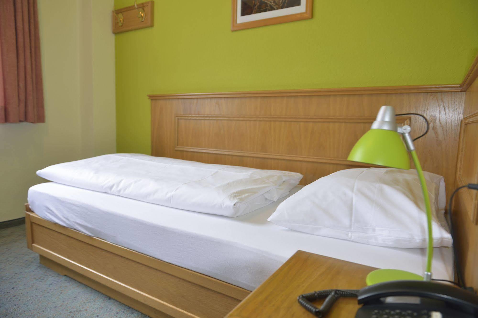 Land- Und Golfhotel Alte Fliegerschule Эйзенах