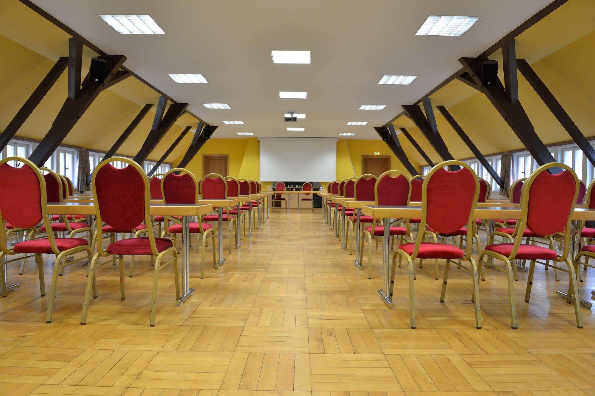 Отель Land- Und Golfhotel Alte Fliegerschule 4*